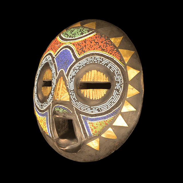 African luba mask Left Angle