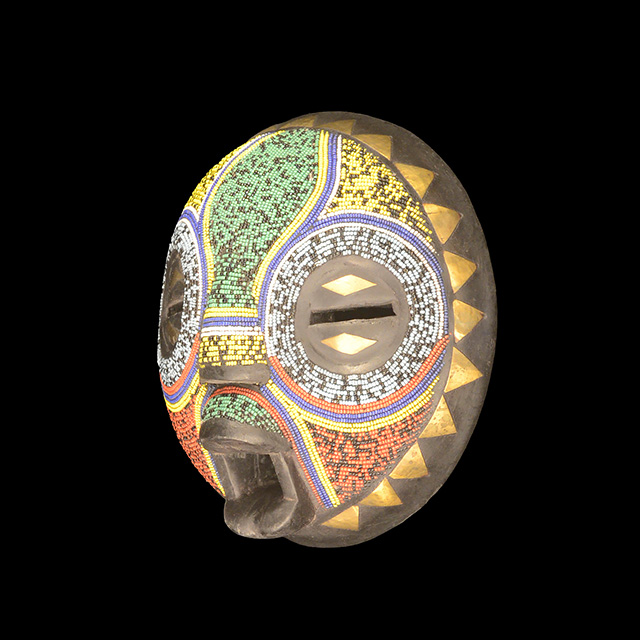 African luba mask Left Angle
