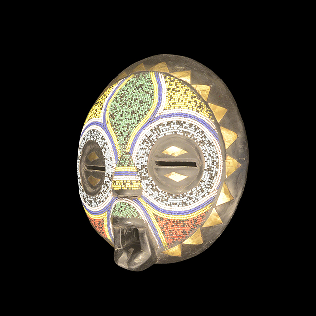 African luba mask Left Angle