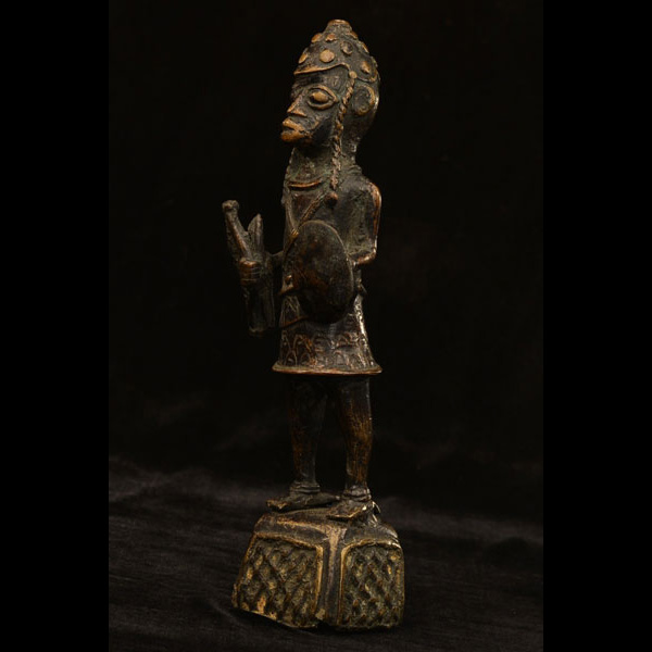 Benin Bronze Statuette 31 Left Angle