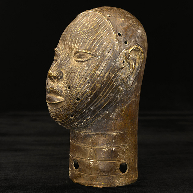 African Benin Bronze 40 Left Angle