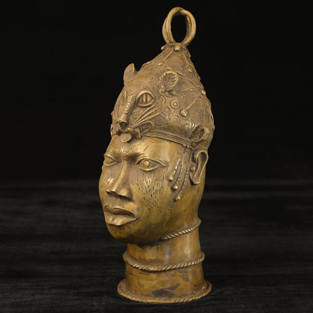 African Benin Ile-Ife Bronze 43 Left Angle