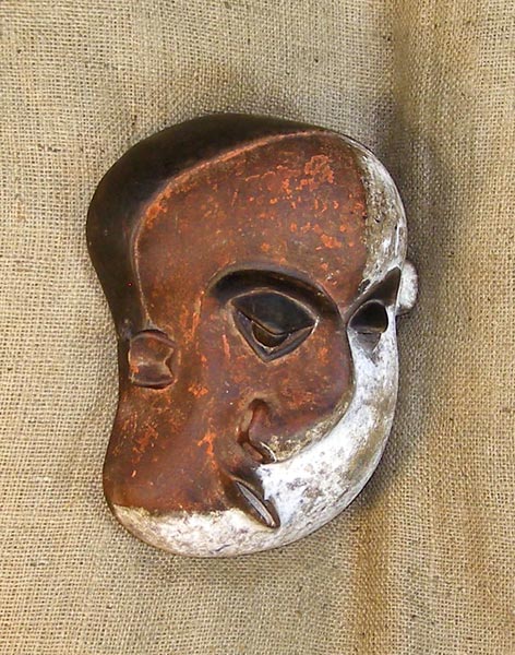 Pende Mask 12 Right Angle