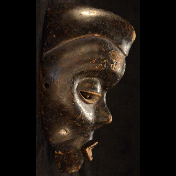Pende Mask 16 Right Side