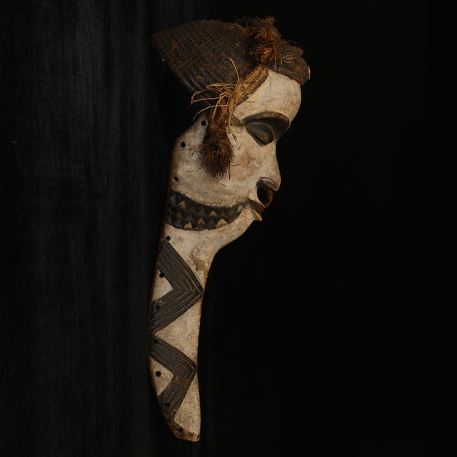 Pende Mask 9 Right Side