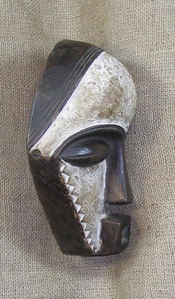 Pende Mask 4 Right Side