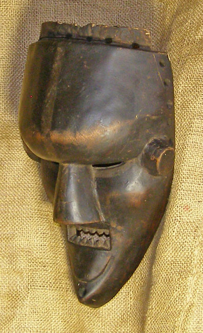 Yaka Mask 1 Left Angle