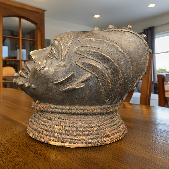 Yoruba bronze 36 left side
