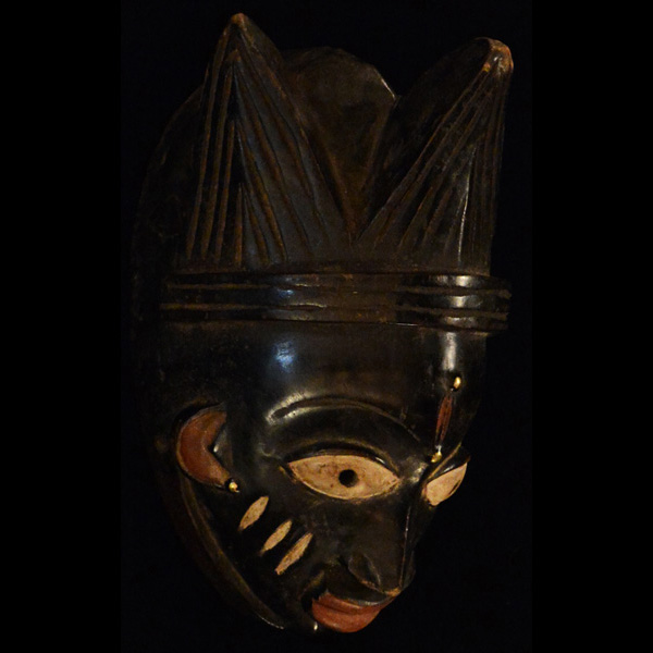 Yoruba Mask 30 Right Angle