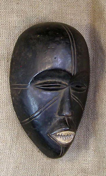 Yoruba Mask 20 Right Angle